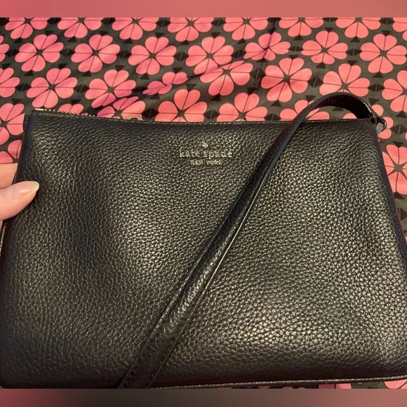Kate Spade Black Leila Triple Gusset Crossbody 😍 - Picture 3 of 16